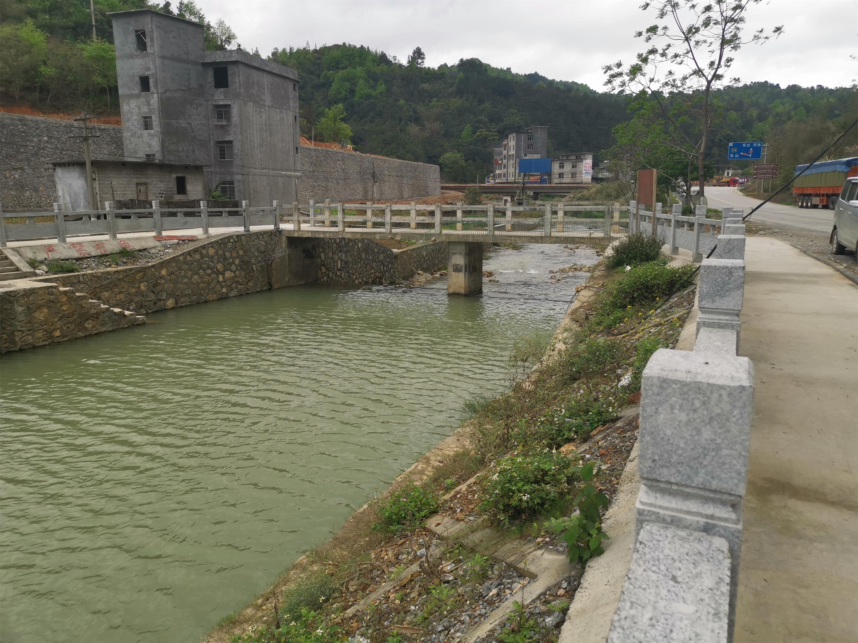 广西东兰县九曲河城区（巴拉河段）防洪整治工程I标段完工验收顺利通过